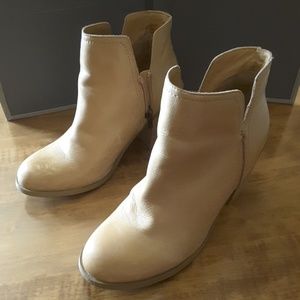 Reaction Kenneth Cole Booties